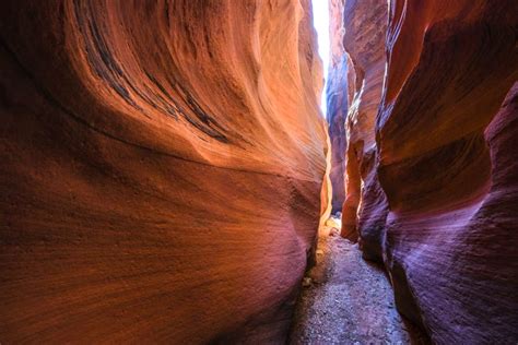 Hiking guide to slot canyons in utah. - Skizzen aus dem leben und der natur.