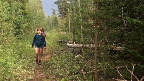 Hiking with Kids (27 Practical Tips from an Outdoors Mom)