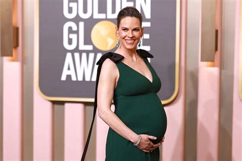 Hilary Swank gives birth to twins, shares first photo