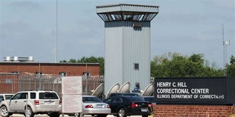 Hill correctional center lockdown. .  Oct 17, 2025 · Local lawmakers, a ...