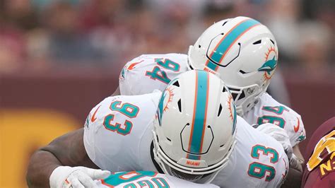 Hill has 2 TDs as the Dolphins beat the Commanders 45-15. They’re 9-3 for the 1st time since 2001