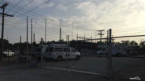 Hillsboro power outage today. A large power outage affecting hundreds of people was reported in Hillsboro Monday morning.According to Portland General Electric, more than 1,800 people in the zip codes 97124 and 97123 are ... 