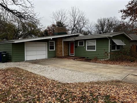 Hilltop lawrence ks. 3 beds, 1 bath, 1120 sq. ft. house located at 1012 Hilltop Dr, Lawrence, KS 66044. View sales history, tax history, home value estimates, and overhead views. APN ... 