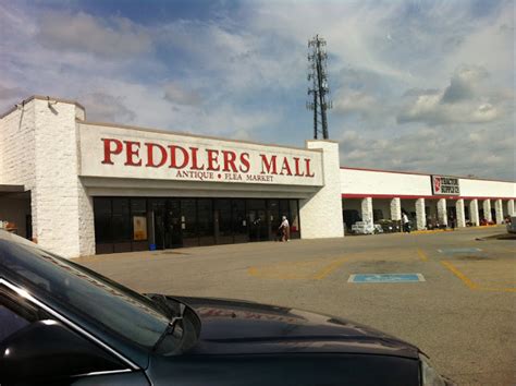 Shopping Malls in Louisville. 1. Hillview Peddler's Mall. 2. Middletown Peddlers Mall. the ladies at the counter were happy and friendly. this was a good way to check out antiques. 3. Oxmoor Center. There's a Macy's, Brighton's, Lego store, Von Maur, Apple Store, Old Navy, Starbucks, etc.. 