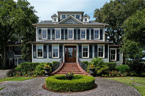 Hilton head sc homes for sale. 3 Beds. 2.5 Baths. 2,000 Sq Ft. 38 Bermuda Pointe Cir, Hilton Head Island, SC 29926. Welcome to a waterfront oasis on Hilton Head, completely transformed in 2022 into a designer’s dream abode. With views of Skull Creek, the elevated property boasts 3 bedrooms with an additional 4th BR/flex space. 