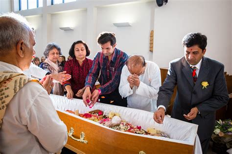 Hindu funerals uk. .  ...