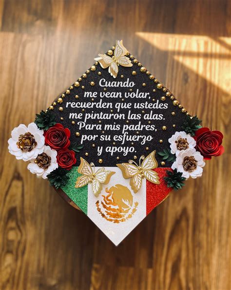 Hispanic graduation cap ideas. 