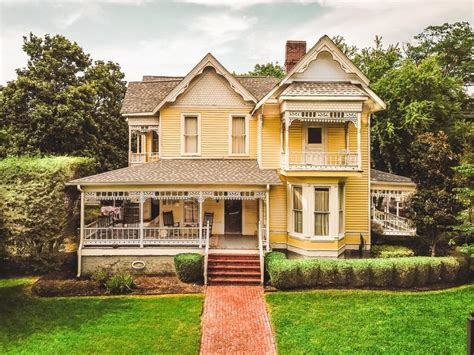 Browse through hundred of old and historic houses that are for sale or recently sold. Find your dream home!