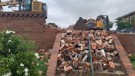 Historic housing block demolition leaves Wollongong residents