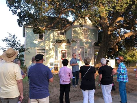 Historical Society hosts tour of downtown Beaumont