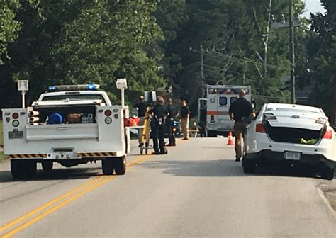 Hit and run chattanooga tn. CHATTANOOGA, Tenn. — UPDATE: A Walker County woman who fatally hit a man with her car on Shallowford Road Saturday has turned herself in, Chattanooga police say. CPD says 49-year-old Sarah ... 