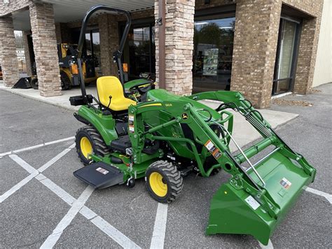 Hitch mounted ripper.  Heavy built nice ripper.  A John Deere 1023E wi...