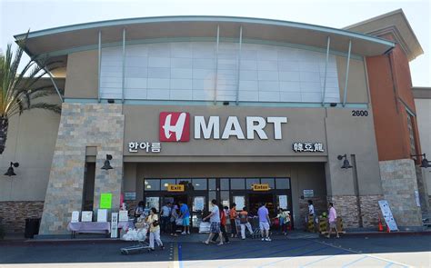 Hmart in las vegas. Last year, local business owner Soo Jin Yang first heard the rumors of an H Mart landing in Las Vegas, the latest international market to open in town, located off Sahara Avenue and Decatur Boulevard. 