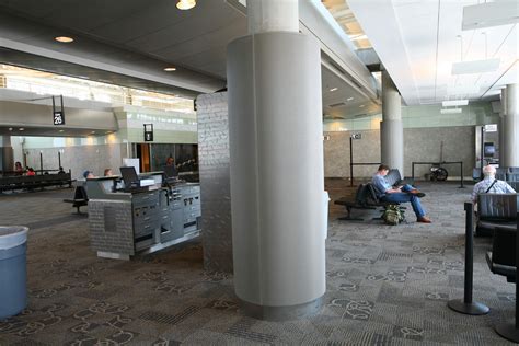 Hobby airport security wait. Updated:1:43 PM CDT March 11, 2024. HOUSTON — The spring break season is upon us, and airport officials are getting ready for the big travel rush. Record numbers of passengers are expected at ... 