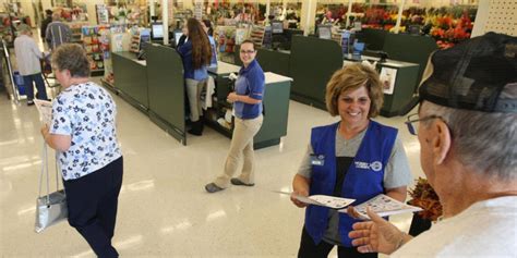 The estimated total pay range for a Part Time Cashier at Hobby Lobby is $23K-$31K per year, which includes base salary and additional pay. The average Part Time Cashier base salary at Hobby Lobby is $27K per year. The average additional pay is $0 per year, which could include cash bonus, stock, commission, profit sharing or tips.