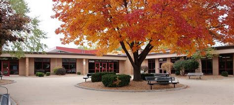 Hocker grove middle school. Hocker Grove Middle is a public school located in Shawnee Mission, KS, which is in a large suburb setting. The student population of Hocker Grove Middle is 726 and the school serves 7-8. 