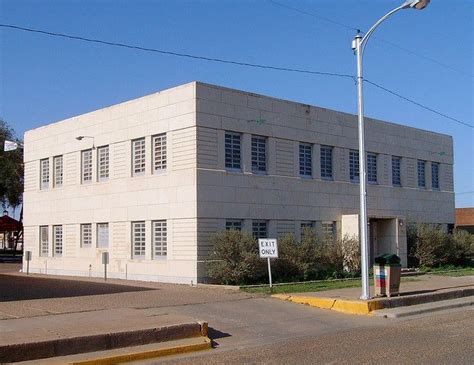 The Hockley County Jail facility is located in Levelland, Hockley County, Texas. The facility is considered a regional minimum security jail with a capacity of around 64 inmates. The Hockley County Jail houses all manner of felons, from juveniles to adults. The monthly average of total bookings in Hockley County Jail is 299. The facility […]. 