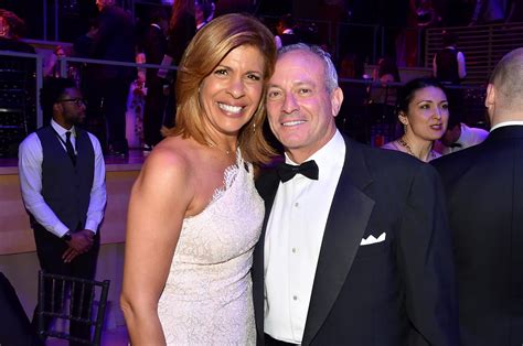 Hoda husband. Hoda Kotb has shared a heartwarming story that shows the signature kindness of Michael Marion, the late husband of TODAY style contributor Bobbie Thomas. Thomas and her family and friends have ... 