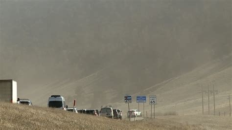 Hogback Fire covers rush hour traffic in smoke and dust