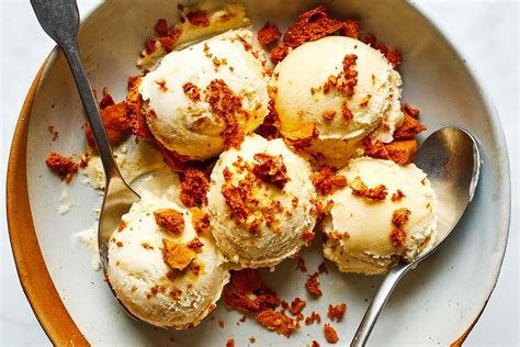 Hokey pokey ice cream. Hokey Pokey ice cream is my husband’s favourite flavour. It’s vanilla ice cream mixed with honeycomb (hokey pokey) pieces. This version has chocolate, honeycomb and butterscotch syrup … 