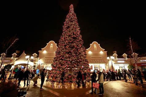 Holiday Hours Vancouver - mcarthurglen.com