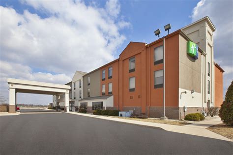 Holiday Inn Express Tiffin 78 Shaffer Park Dr, Tiffin, OH 44883