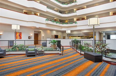 Holiday Inn University PlazaBowling Green 43 Photos & 19 Reviews