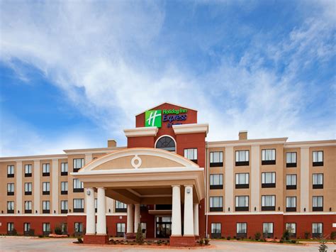 If you are looking for hotels in Guthrie, OK with choice amenities, consider that our hotel features an indoor heated pool, a complimentary, hot breakfast and a fitness center. We look forward to your stay at the Holiday Inn Express® Guthrie - North Edmond Hotel.. 