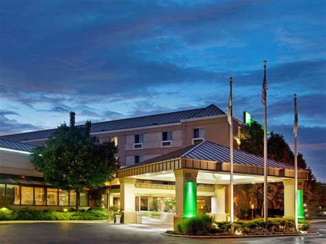 Free WiFi and free parking at Holiday Inn & Suites Chicago-Carol Stream (Wheaton), Carol Stream. Business-friendly hotel, guests give the staff a thumbs up.. 