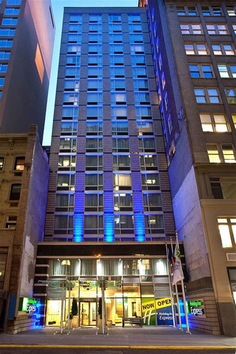 At Holiday Inn Express - Times Square South there is a 24-hour front desk, a fitness center and a business center with copy and fax services. Other facilities available at the property include dry cleaning. The hotel is a 2-minute walk from Macy's Herald Square. Madison Square Garden and New York Penn Station are both within a …. 