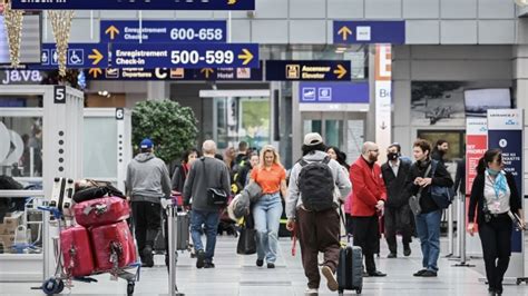 Holiday travel angst lingers as airports, airlines gear up for holiday rush