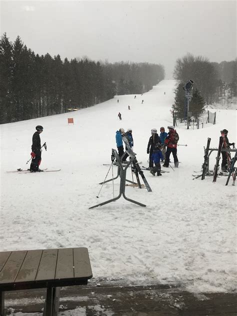 Holimont ski resort. The Holimont Ski Area snow report for Mar 21 is a 26" base depth with 2 of 8 lifts open. Please note ski conditions and snowfall at Holimont Ski Area are sourced directly from the ski resort and are only recorded during the official ski season's opening to closing dates. 