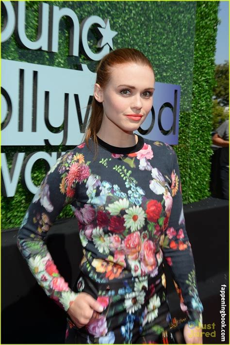 The sexy southern screen siren Holland Roden was technically born in Dallas, Texas, but we'll go wherever we can see her gorgeous figure. Holland relatives work in medicine, and hottie Holland is pretty brainy herself. She majored in molecular biology and women's studies at UCLA before spending three and a half years in a pre-medical education.