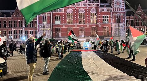 Hollanda'da 15 tren istasyonunda Filistin'e destek için oturma eylemi yapıldı - Son Dakika Haberleri