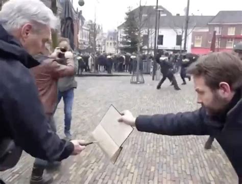 Hollanda’da Kuran yakma eyleminde 3 kişi yaralandı