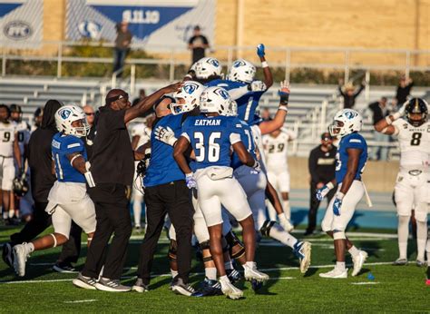 Holley scores game-winning TD in overtime to lift Eastern Illinois past Bryant 25-24