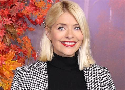 eventskb.online - 2023 Holly Willoughby just wore this chic M amp S coat  and it s still in stock YOU Magazine