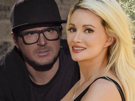 Zak Bagans And Holly Madison Back Together. Zak Bagans and Holly Madison are back together after a brief split. The couple, who have been dating for over a year, announced their reconciliation on social media. Bagans posted a photo of the two of them kissing, captioned with the message “Holly is my angel.”. 