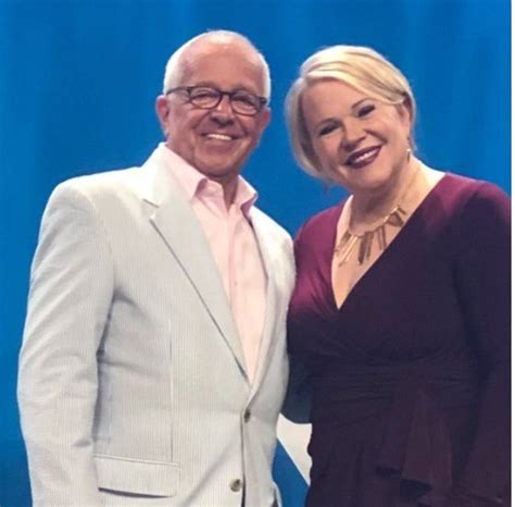 Holly rowe husband. Find now-cancer survivor, Christie Brimberry's married life with husband, Darren Brimberry. Know her first husband, age, family, net worth and kids. ... Christie was diagnosed with cancer just like Holly Rowe in October 2016. Initially, she noticed a knot in her throat, which was diagnosed with a thyroid cancer after 12 days. So, Christie ... 