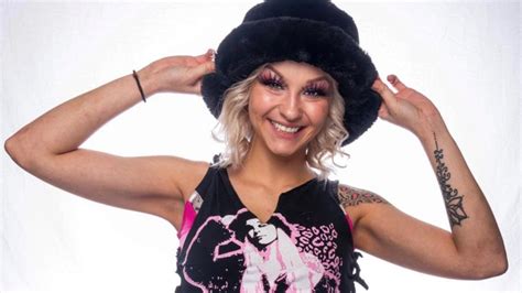 Hollyhood haley j net worth. Jan 7, 2023 · Daughter Holly Swag closely resembles another former IWA Mid-South headliner, Hollywood Haley J, who now features almost weekly at OVW. Haley, pretty in pink and fishnets, hits hard on the mic as well as the ring, and became an instant rival of her own mother, Amazing Maria, when she debuted for IWA Mid-South in 2020. 