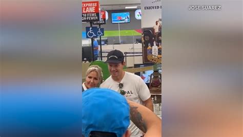 Hollywood star Mark Wahlberg pays visit to San Diego grocery store