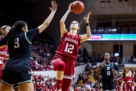Holmes, Garzon power No. 17 Indiana in 72-34 rout of Stetson
