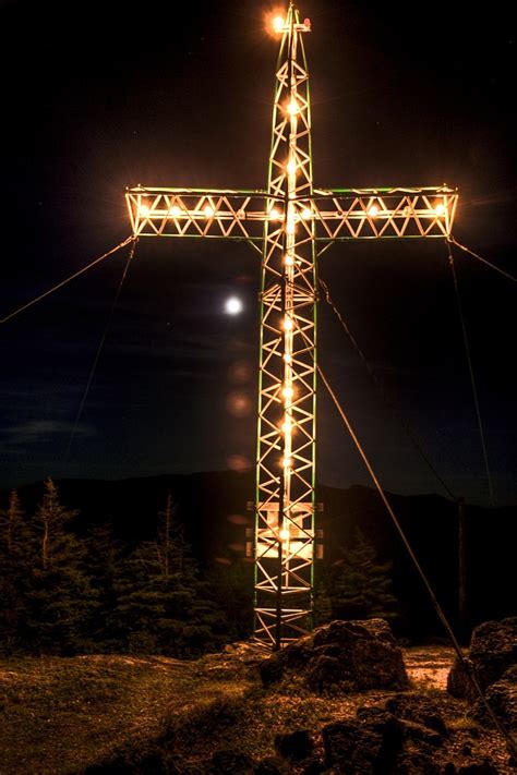 Holyrood (cross) - Wikipedia