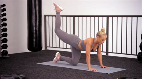 Home Booty workout with Tammy Hembrow