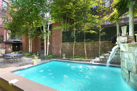 Home Showcase: Beacon Hill style, location … and a pool