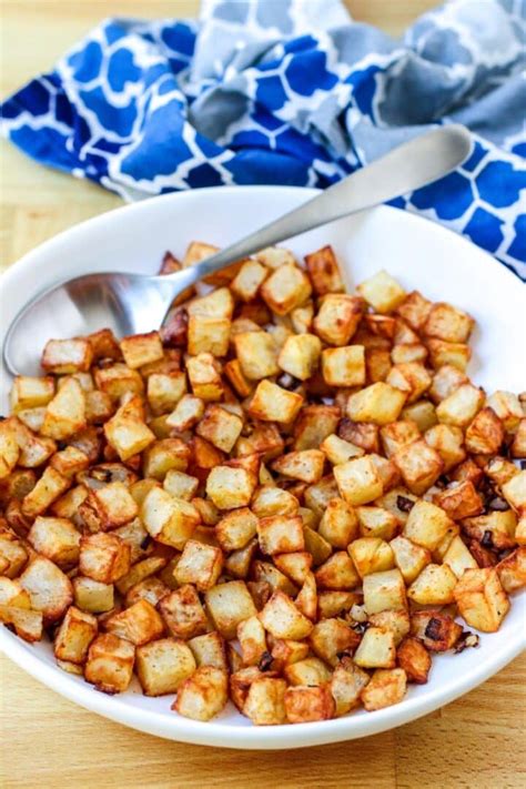 Home fries air fryer. Instructions. Preheat your air fryer to 380°F (190°C). Pat the cut potatoes dry thoroughly with paper towels, then transfer to a big bowl. Add the oil, garlic powder, cumin powder, chili powder and salt. … 