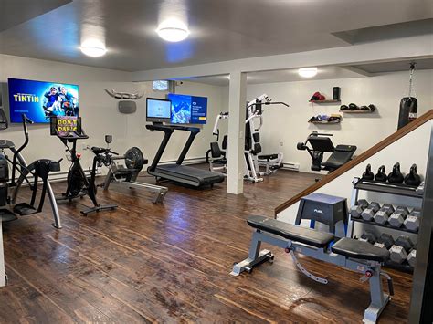 Home gym configuration. Take an interactive tour. This concept was developed for use in scenarios where there are no suitable spare spaces in the house. A total area of 30m2 is ideal, part of which will be used to house the home gym. This concept can be equipped with premium materials or designed in CrossFit style, depending on the preference of the exerciser. 
