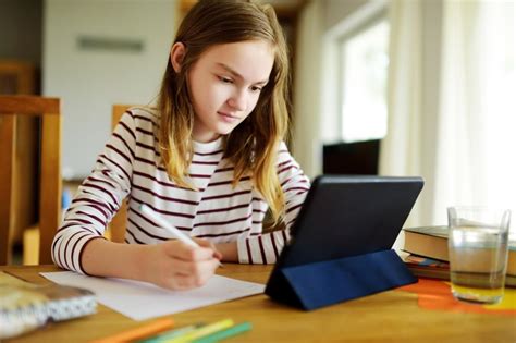 Home schooling online. San Diego Virtual School's home school programs help students grow both academically and socially, preparing them for a productive and promising future. 