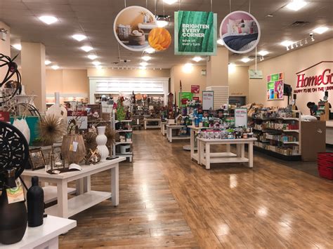 Bed Bath & Beyond offers healthcare, beauty care, gifts, and baby items. Similarities between BB&B and HomeGoods The two home items dealers sell similar brands of …