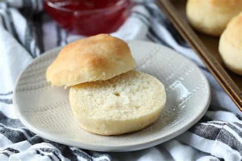 Homemade Soft Fluffy Dinner Rolls - Kitchen Divas